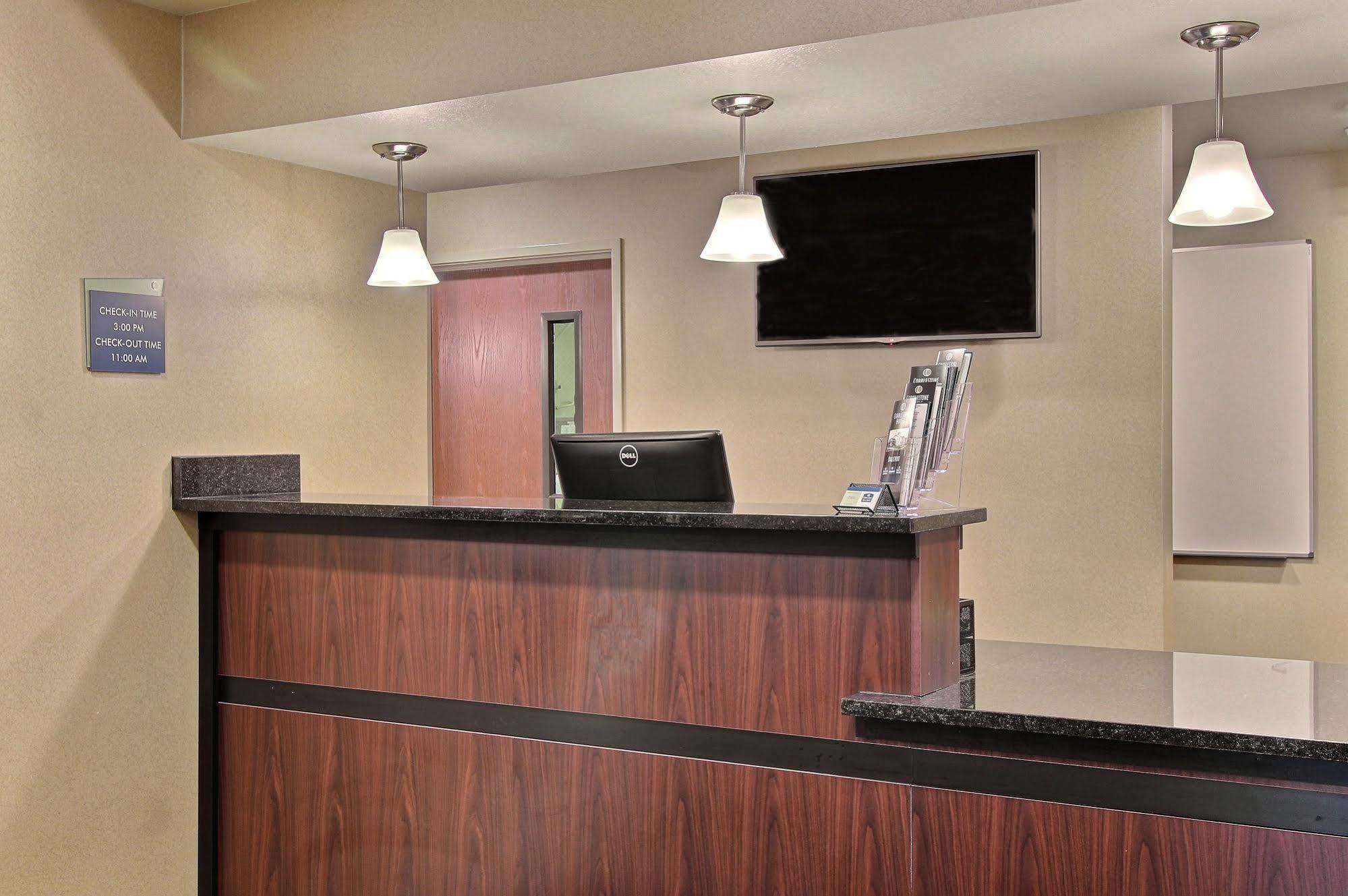 Cobblestone Inn & Suites - Linton Exterior photo